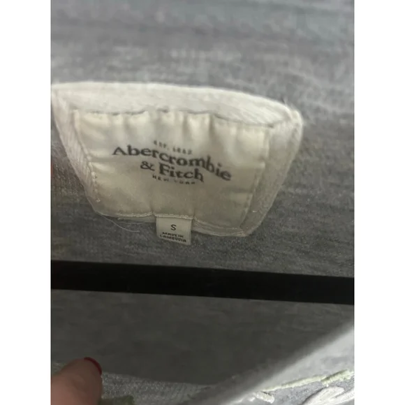 Women's Abercrombie & Fitch Gray Long Sleeve Tee S - Picture 2 of 3